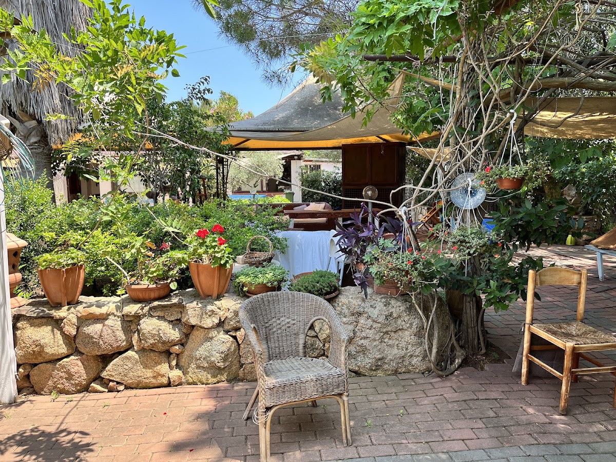 Capo Comino S'avrile